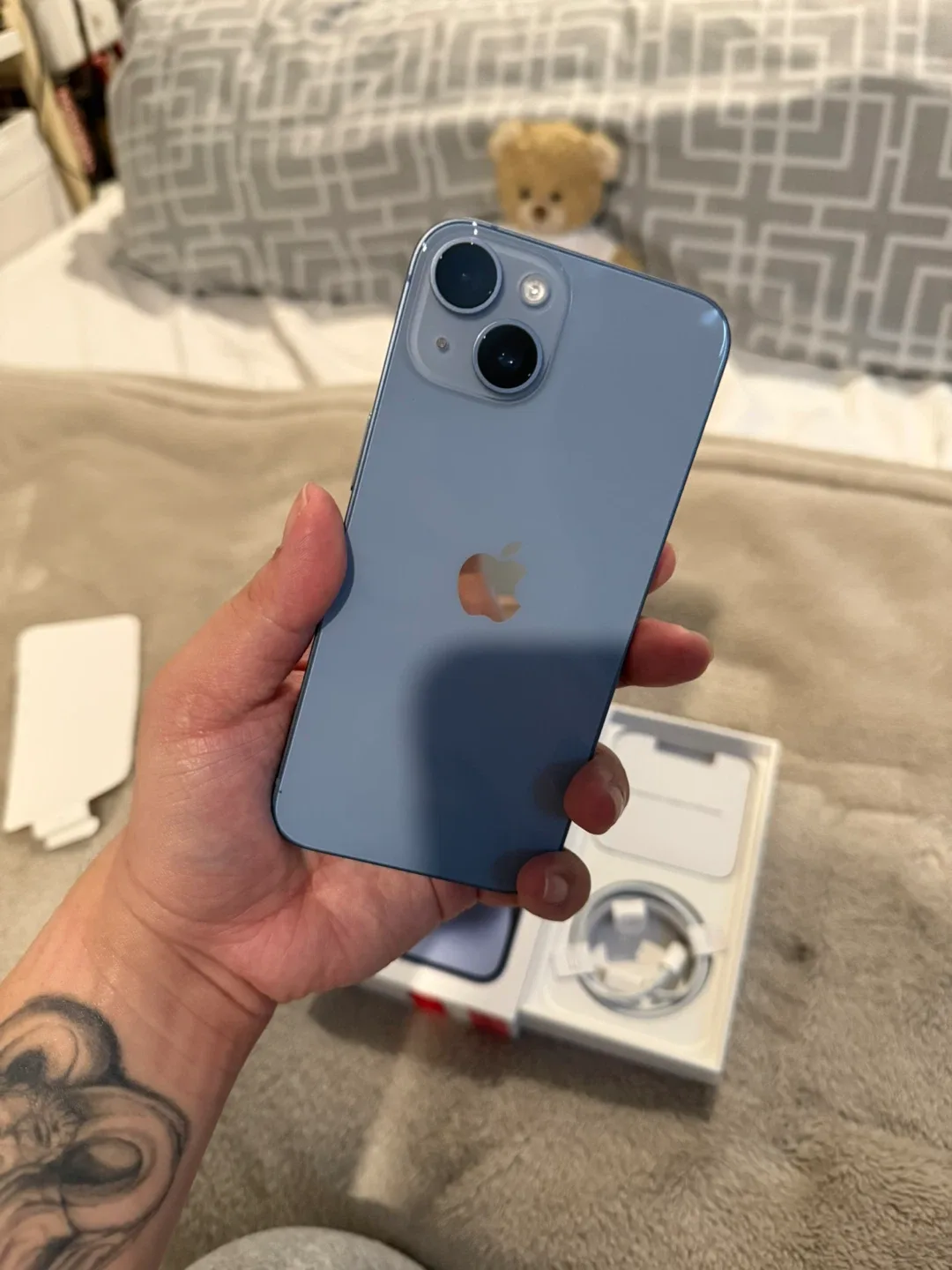 New Apple iPhone 14 - Red & Blue image indicator(2)