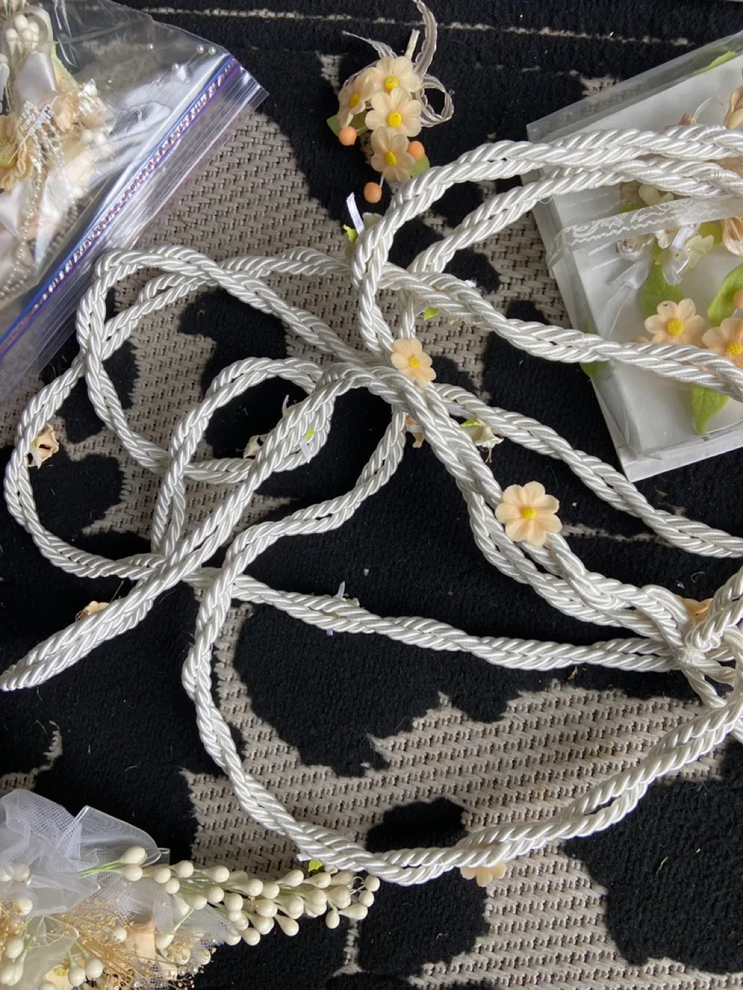 Wedding Floral Accessories Set image indicator(4)