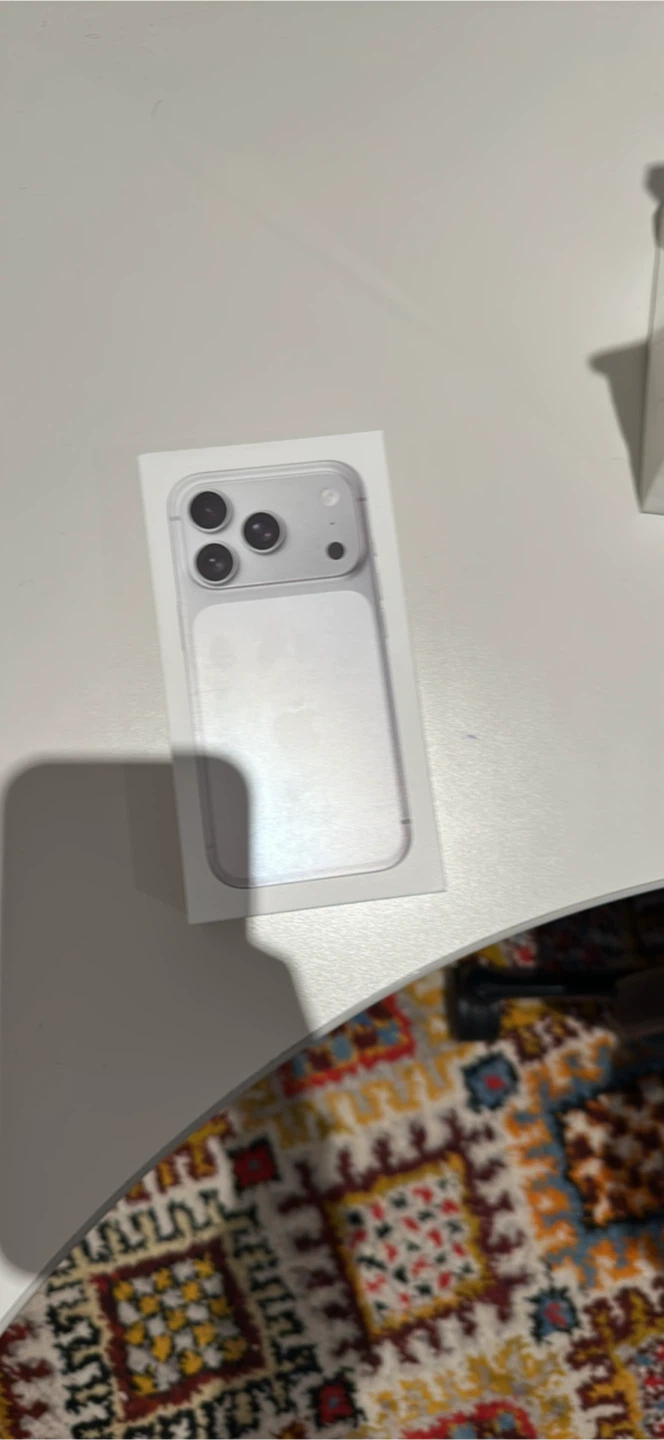 New iPhone 17 Pro - Silver - photo 2