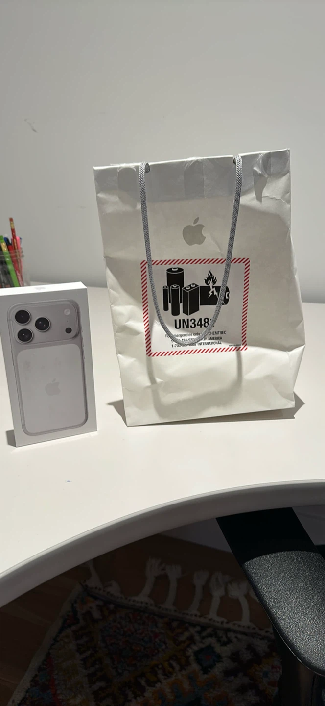 New iPhone 17 Pro - Silver