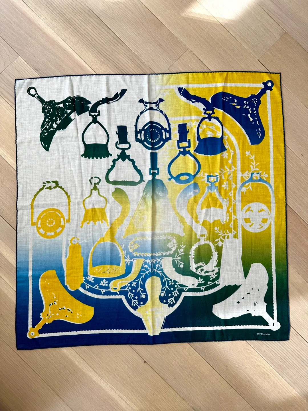 Hermès Paris Scarf 100 image indicator(2)