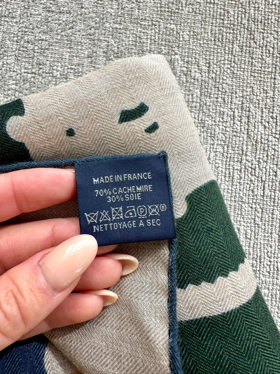 Hermès Paris Scarf 100 image indicator(5)