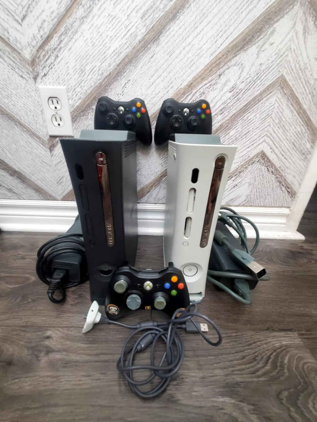 Xbox 360 Consoles & Controllers - photo 2