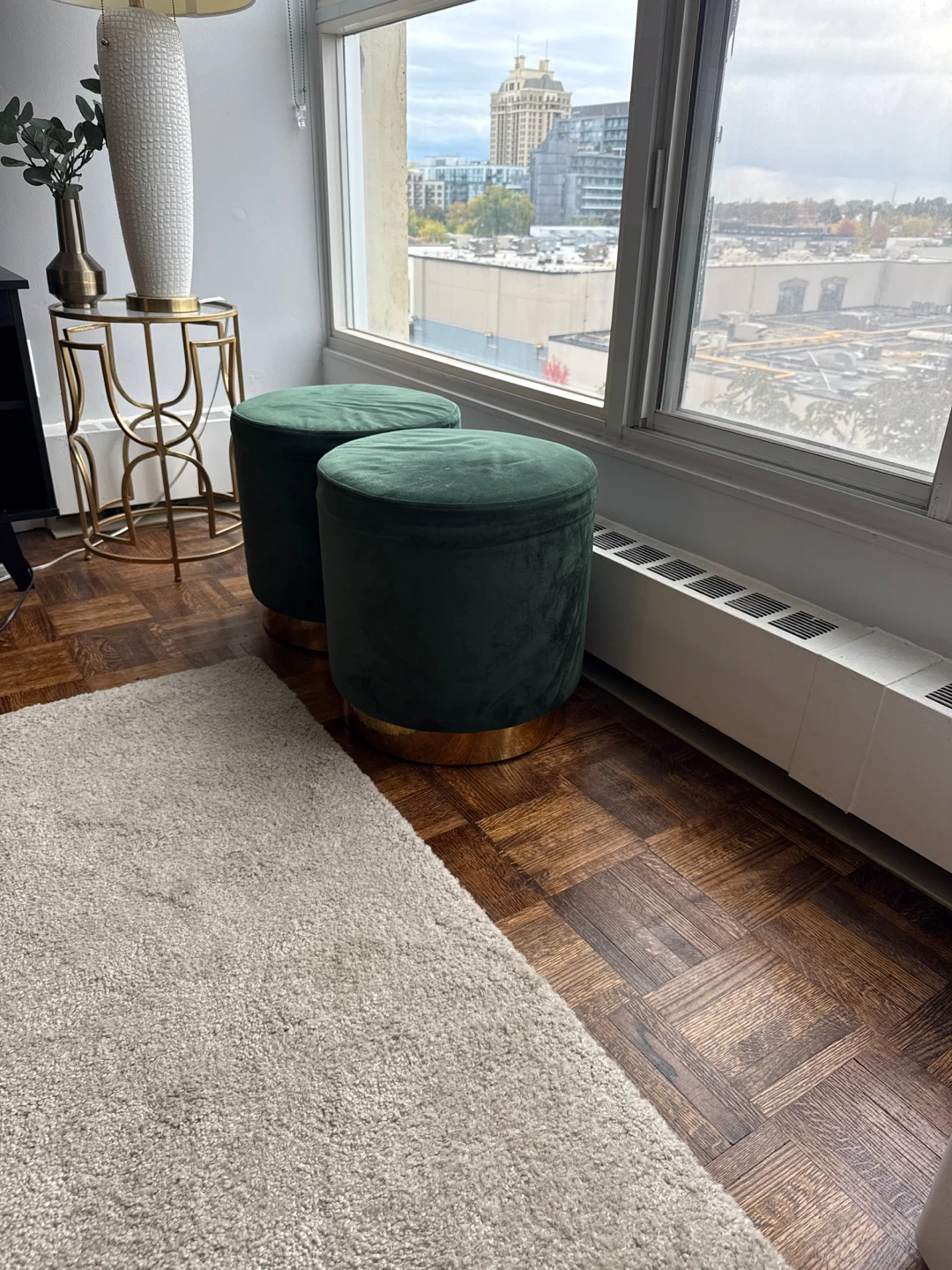 Dining Table with 6 Green Velvet Chairs - photo 5