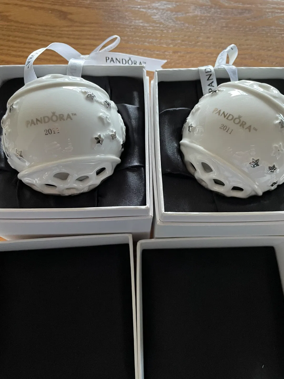 Pandora 2011 Christmas Ornament Set image indicator(2)