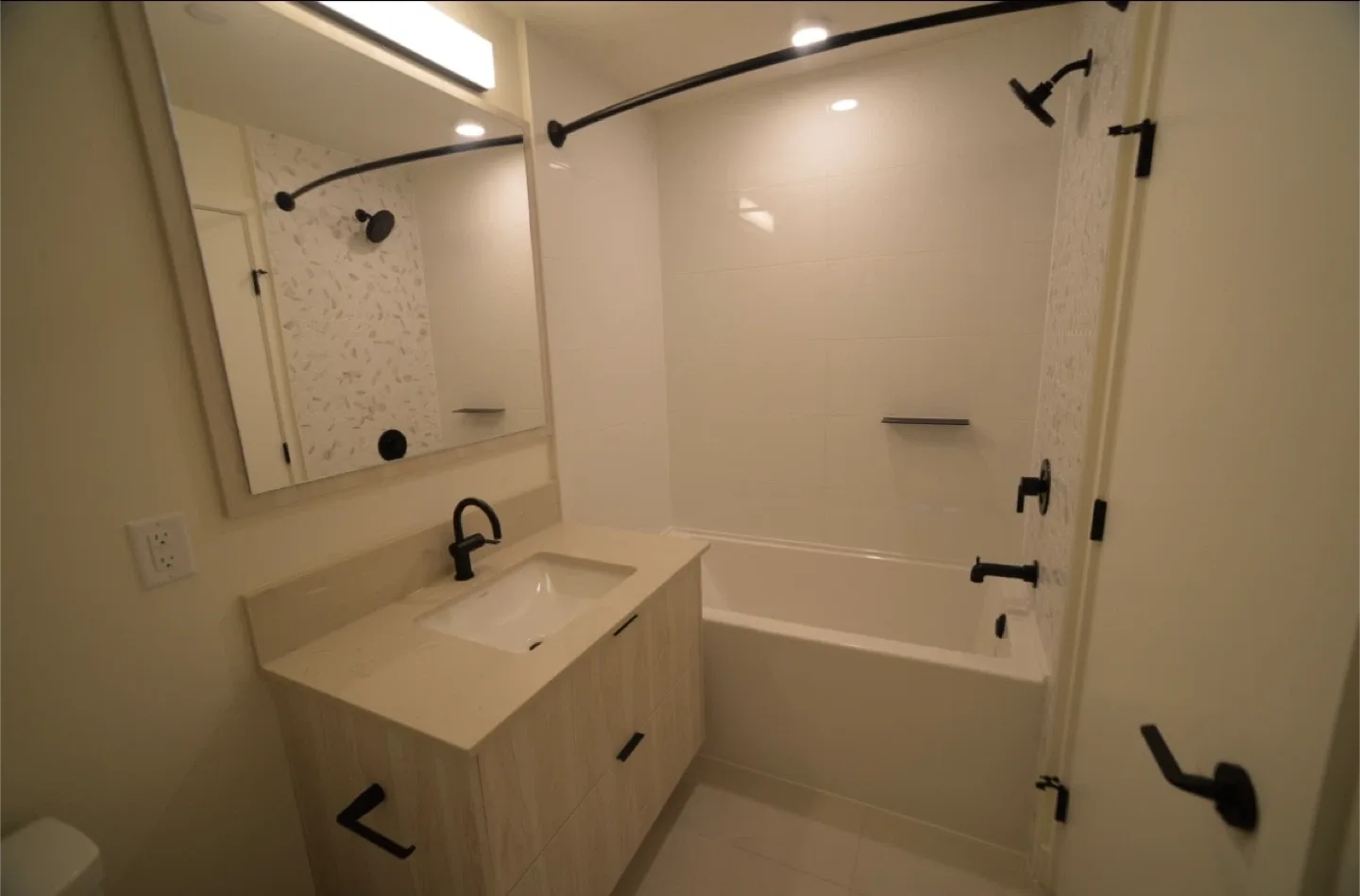 1bed + den new condo near Surrey central rental image indicator(7)