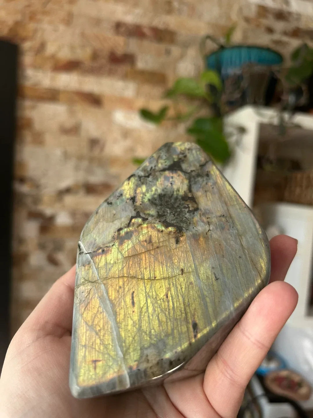 Assorted raw Crystals image indicator(2)