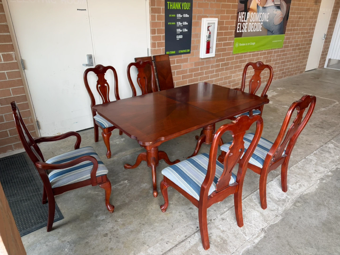Dining Table with 6 Chairs and 2 leaves. - photo 4