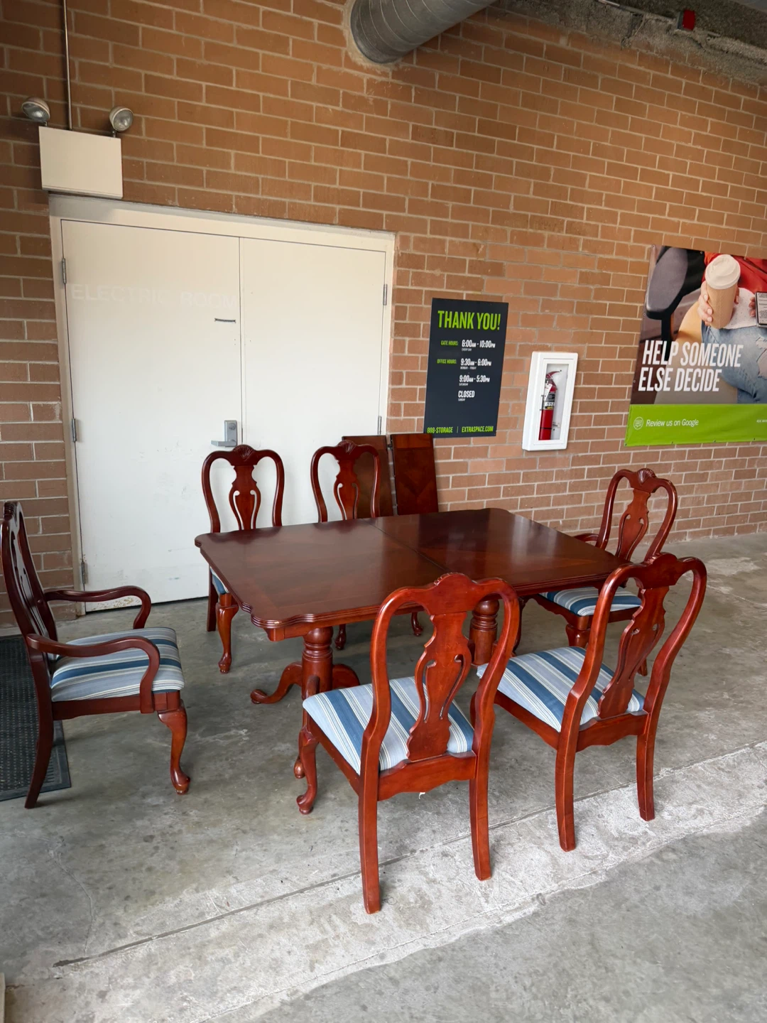Dining Table with 6 Chairs and 2 leaves. - photo 2