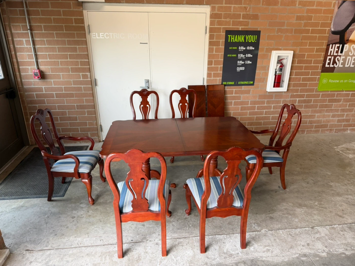 Dining Table with 6 Chairs and 2 leaves.