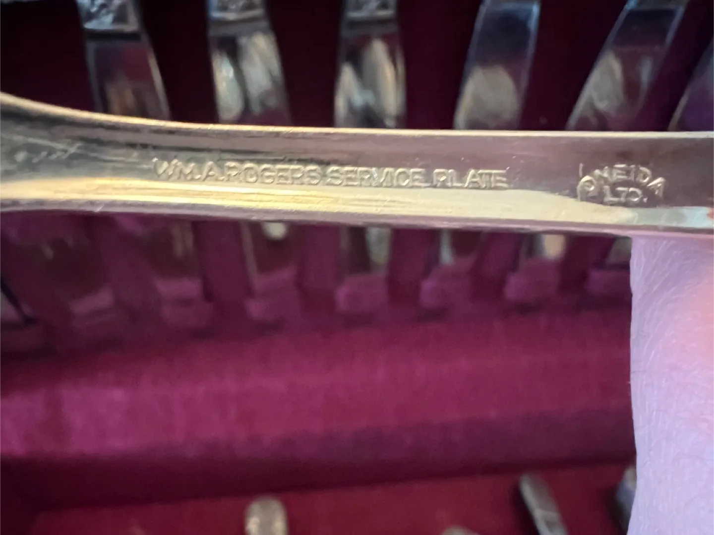 WM.A. Rogers Service Plate Silverware Set image indicator(2)