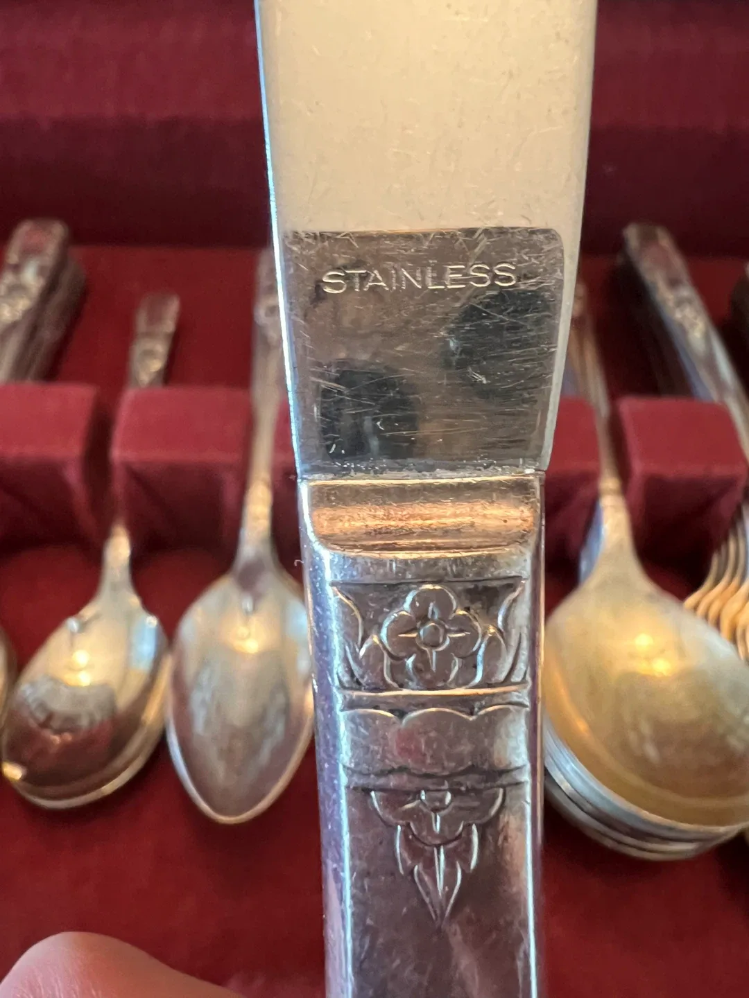 WM.A. Rogers Service Plate Silverware Set image indicator(3)