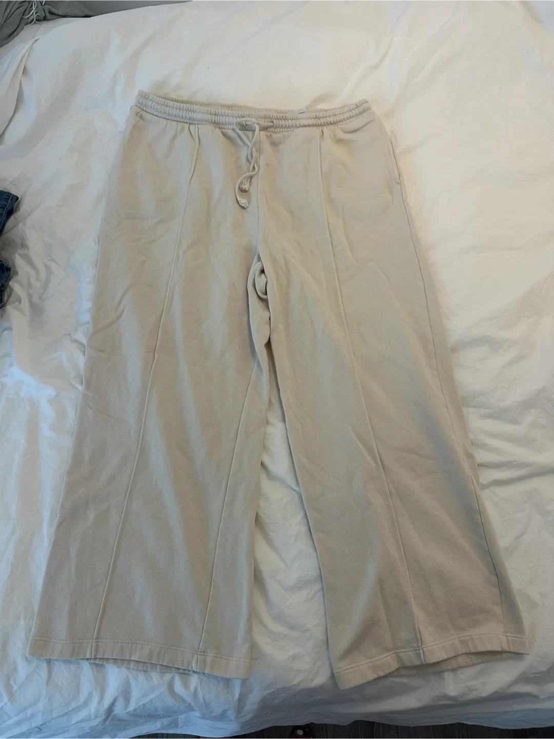 H&M cream-coloured sweatpants thumbnail