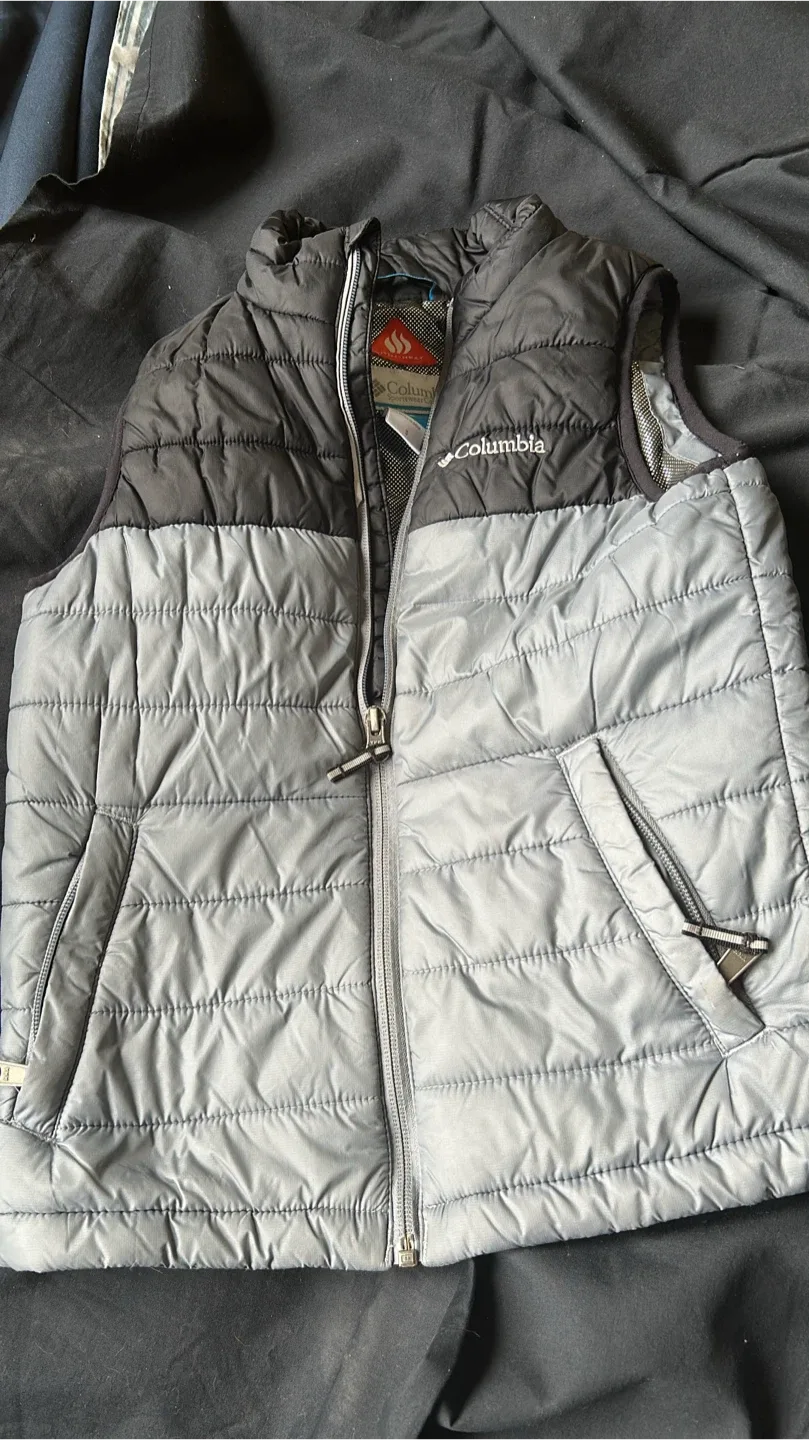 Columbia Puffer Vest - Size S image indicator(2)