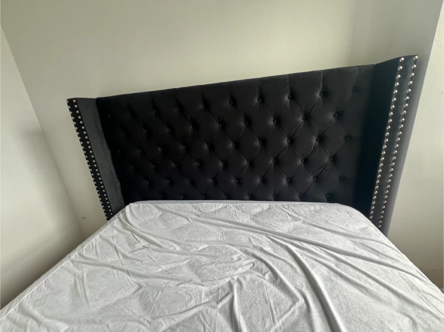 Black Tufted Headboard Bed Frame - photo 3