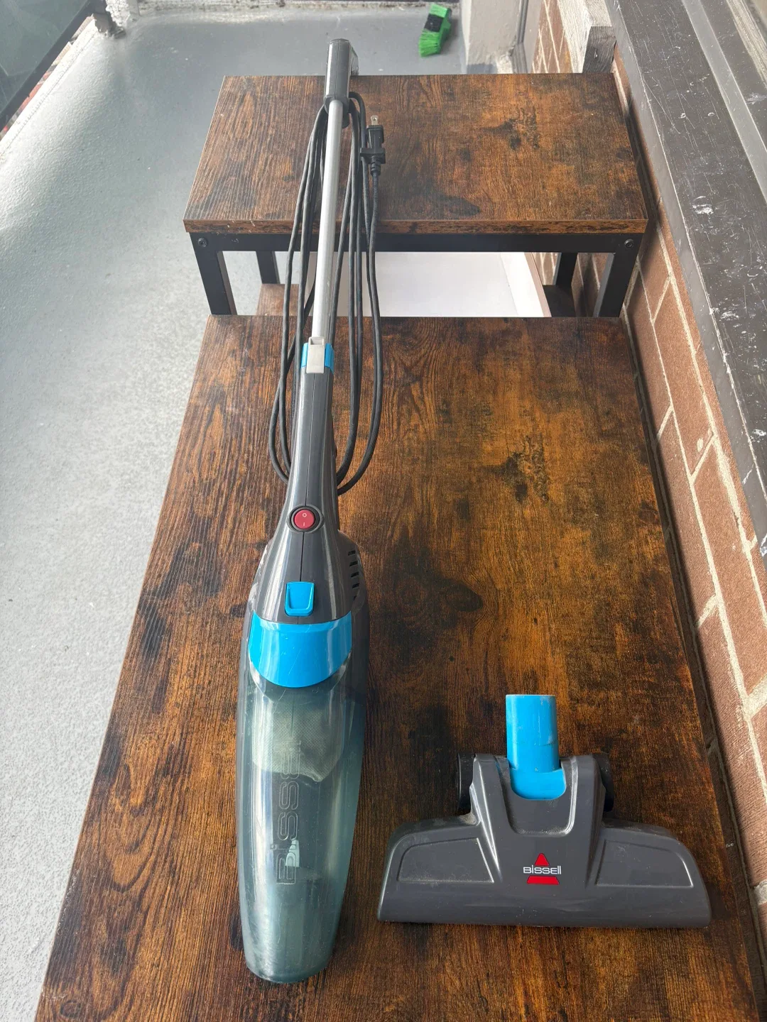 Bissell FeatherWeight Stick Lightweight Bagless Vacuum image indicator(2)