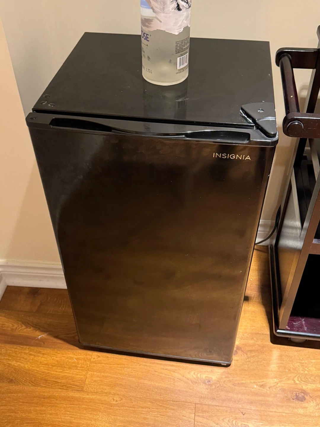 Insignia NS-CF33BK8-C Mini Fridge - Black