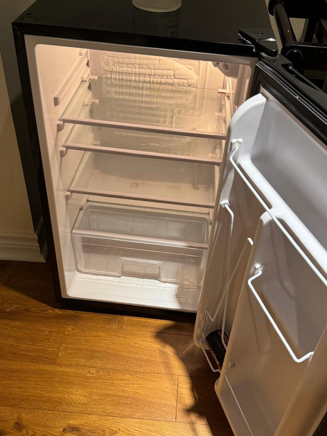 Insignia NS-CF33BK8-C Mini Fridge - Black - photo 2