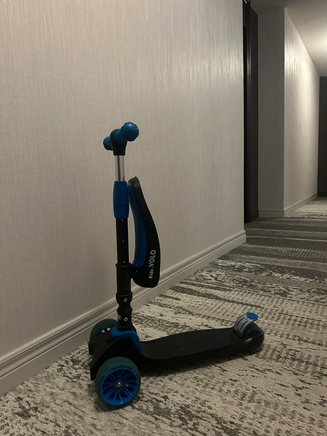 Ride-VOLO Kids Scooter (Foldable/Lights) image indicator(2)