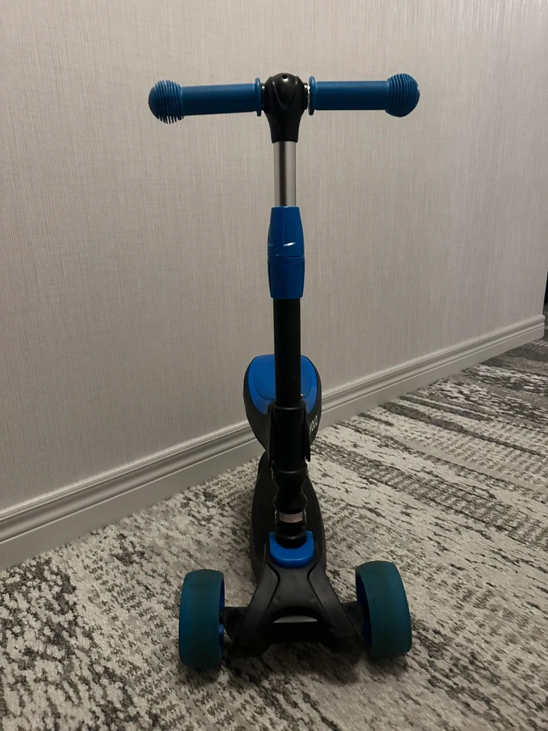 Ride-VOLO Kids Scooter (Foldable/Lights) image indicator(3)