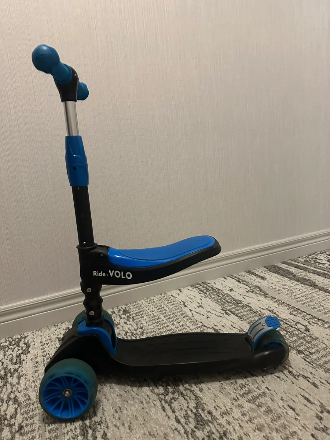 Ride-VOLO Kids Scooter (Foldable/Lights) thumbnail
