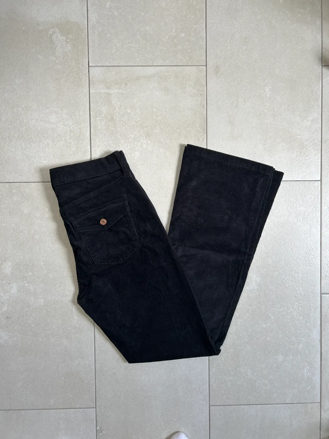 GAP - High Rise Corduroy 70s Flare Pants image indicator(4)