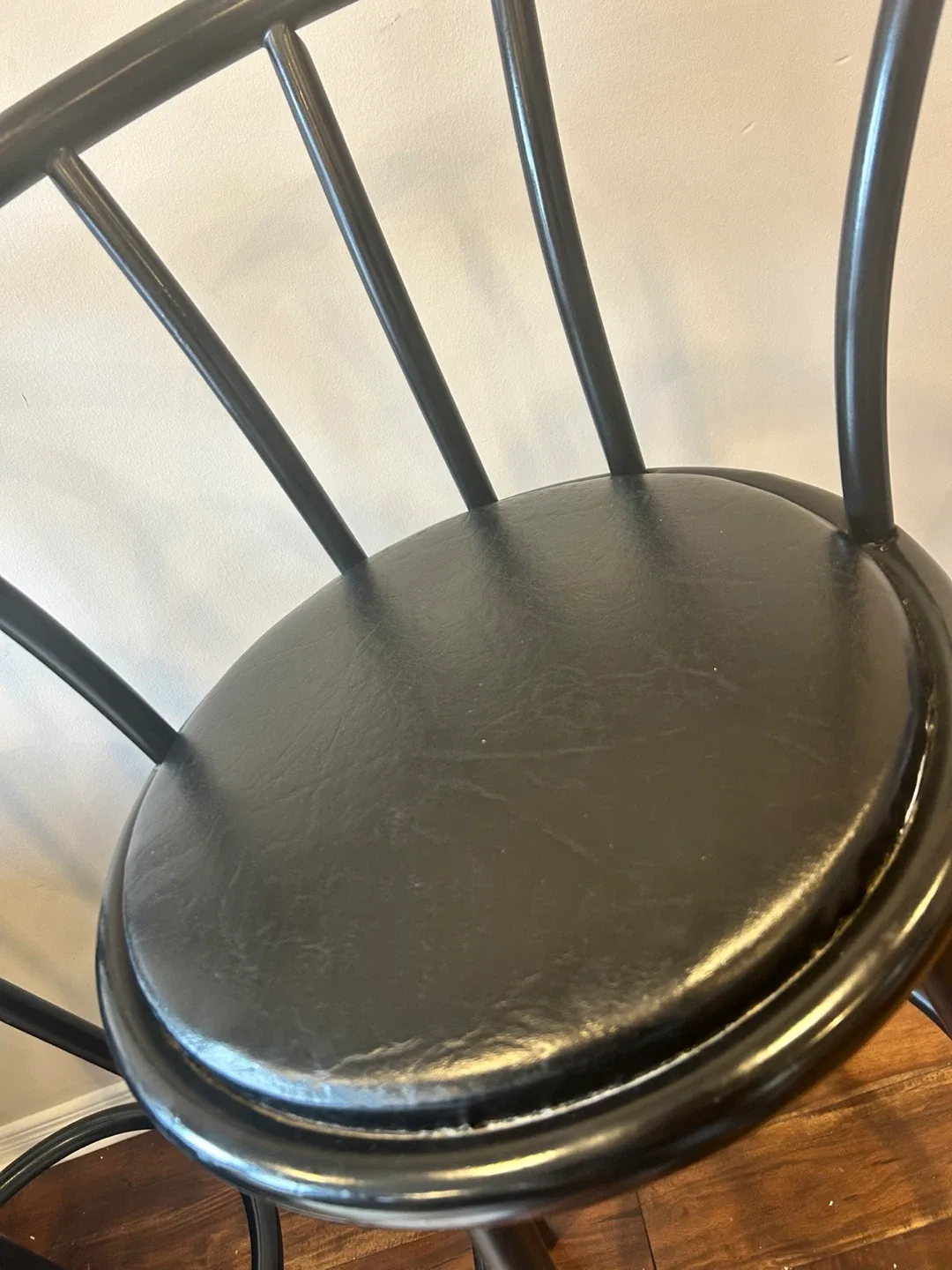 Set of 2 Black Bar Stools image indicator(4)