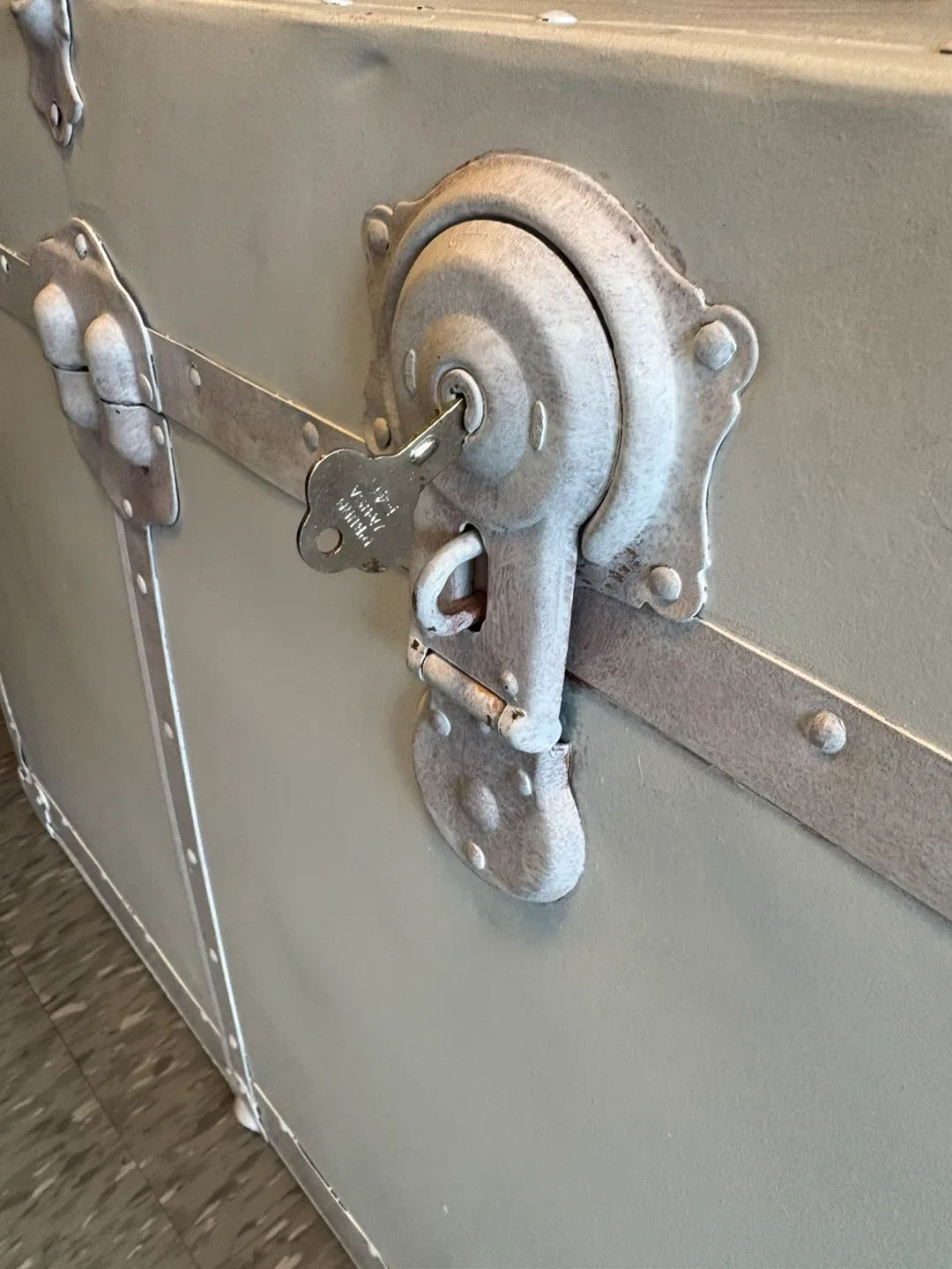 Vintage Steamer Trunk image indicator(4)