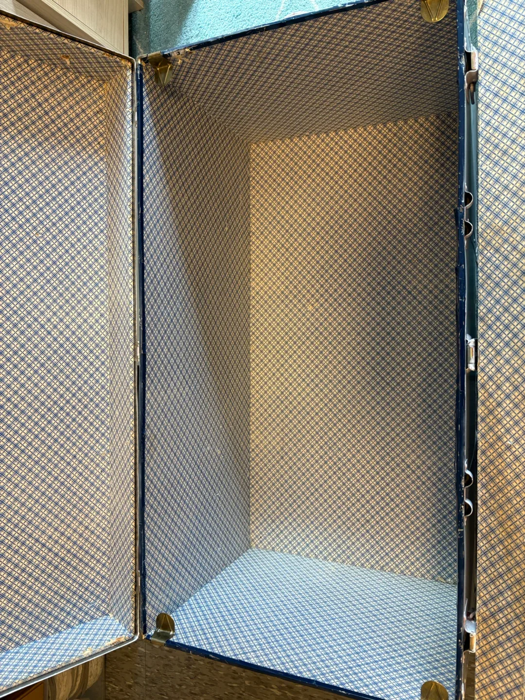 Vintage Steamer Trunk image indicator(3)