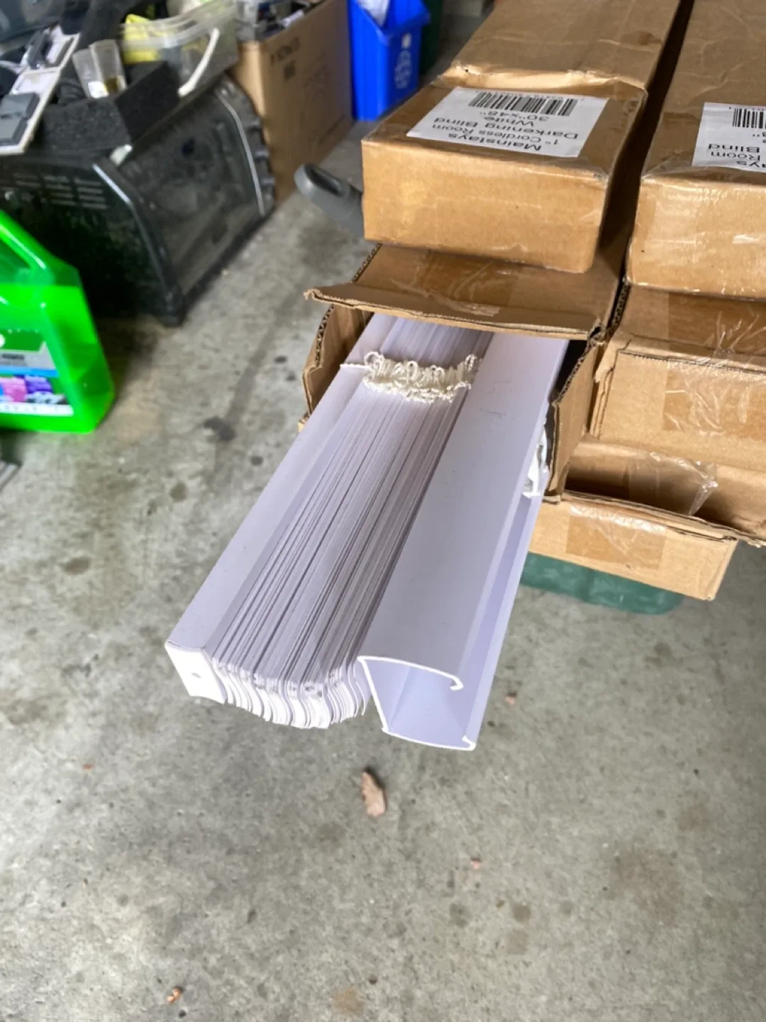 Mainstays 1" Cordless White Room Darkening Blind 30"x48" image indicator(3)