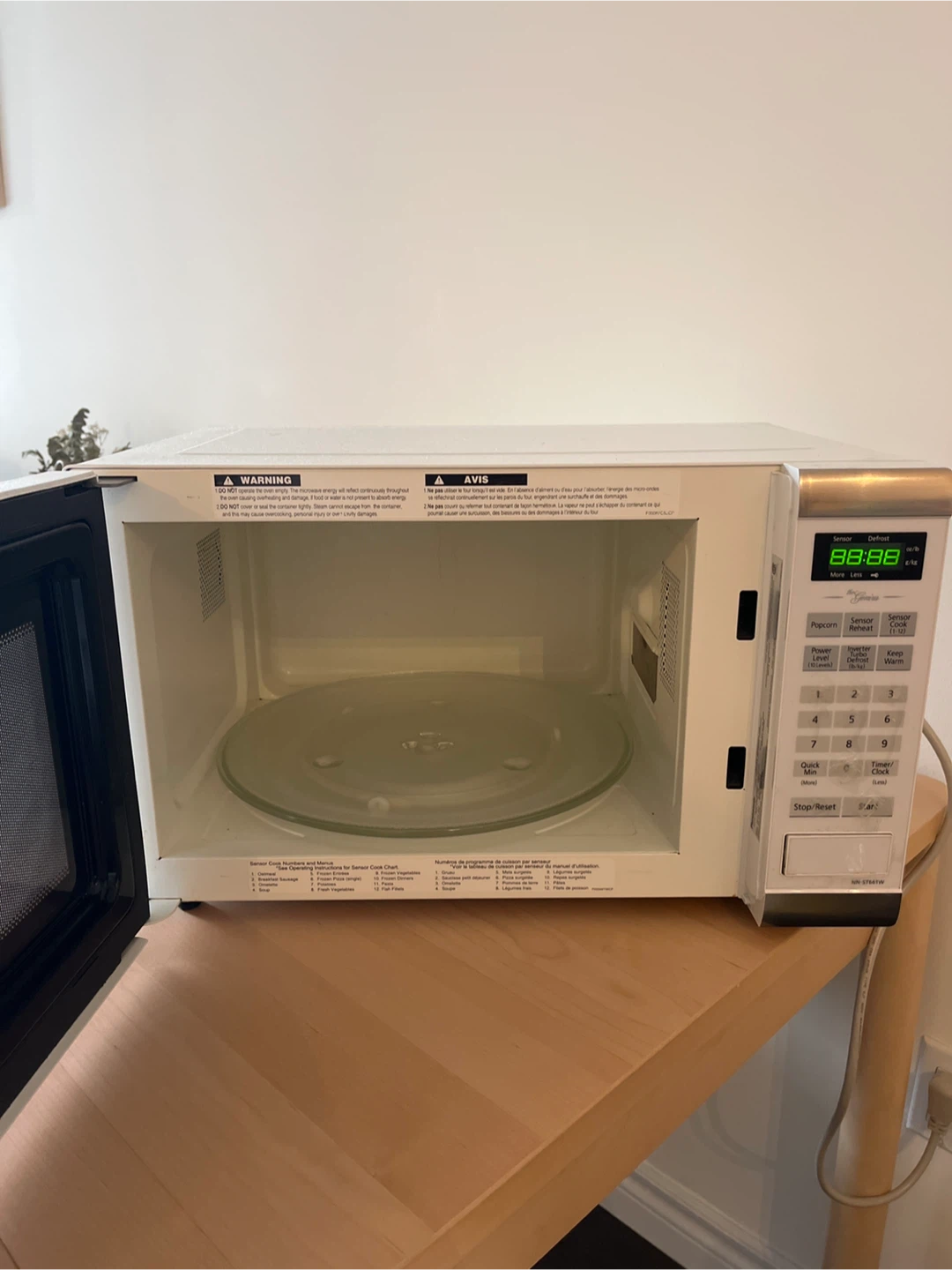 Panasonic Microwave - photo 2