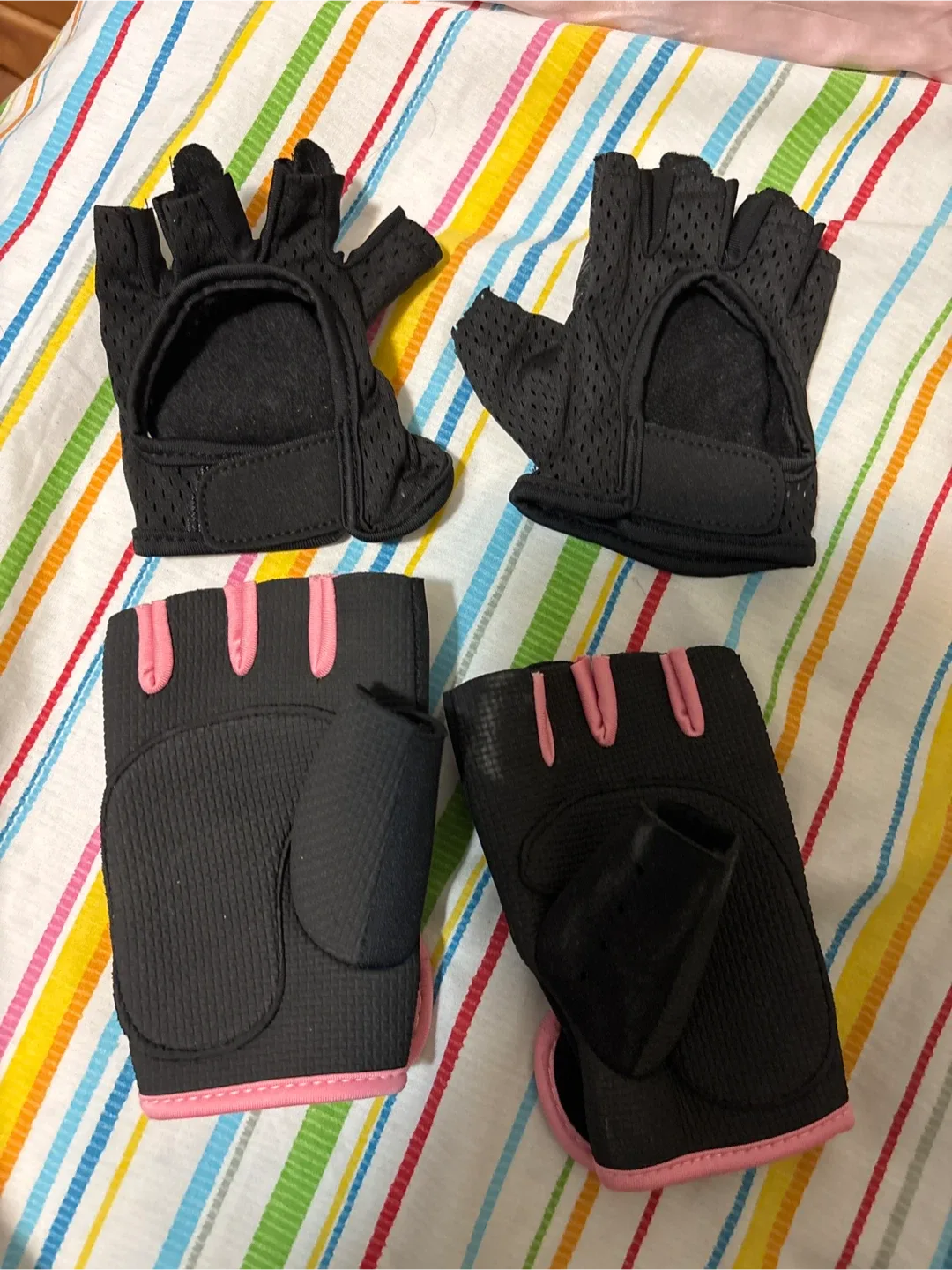Gym Gloves - Black and Pink thumbnail