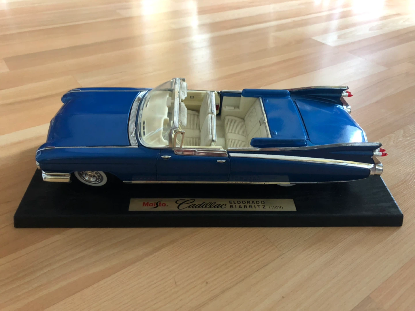 1959 Cadillac Eldorado Biarritz Convertible Pink Maisto Blue