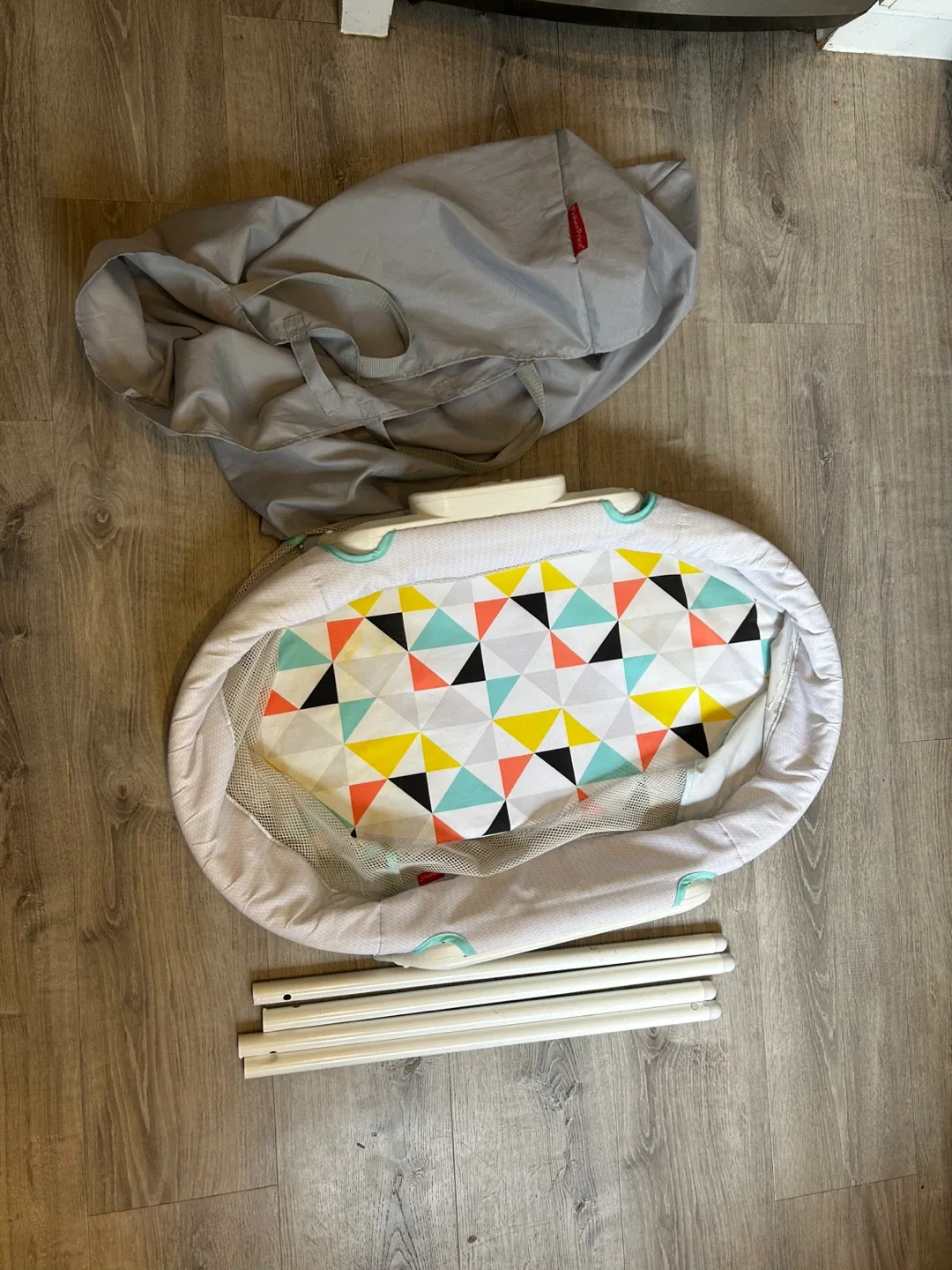 Fisher-Price Stow’n Go Bassinet image indicator(3)