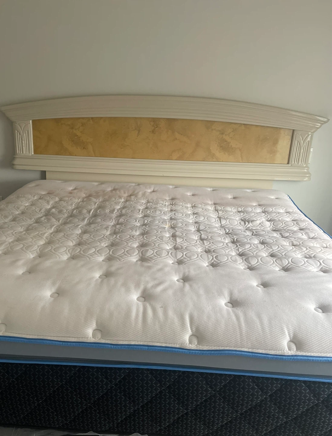 Bed with mattress - photo 2