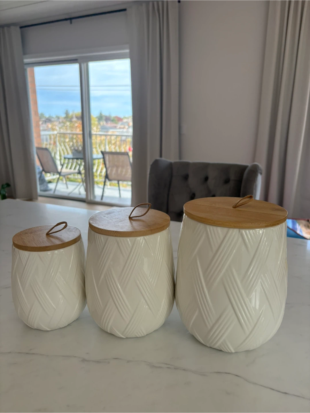 THL White Ceramic Jar Set with Bamboo Lids