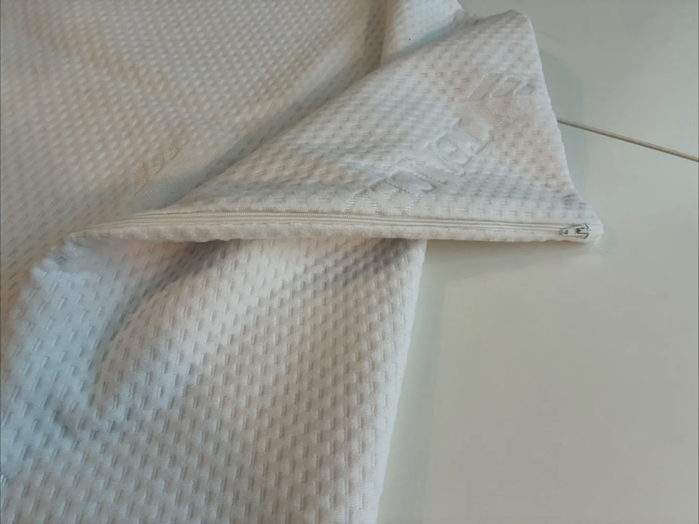 NEW Extra-large pillow protector image indicator(3)