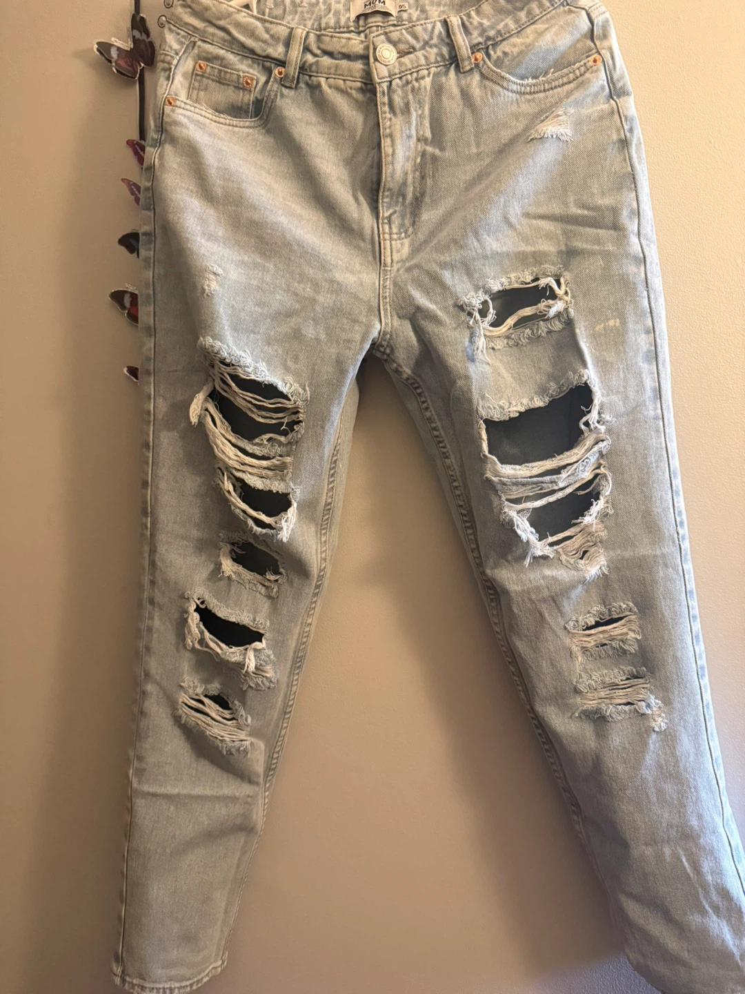 Mom Fit Ripped Jeans - Size 05