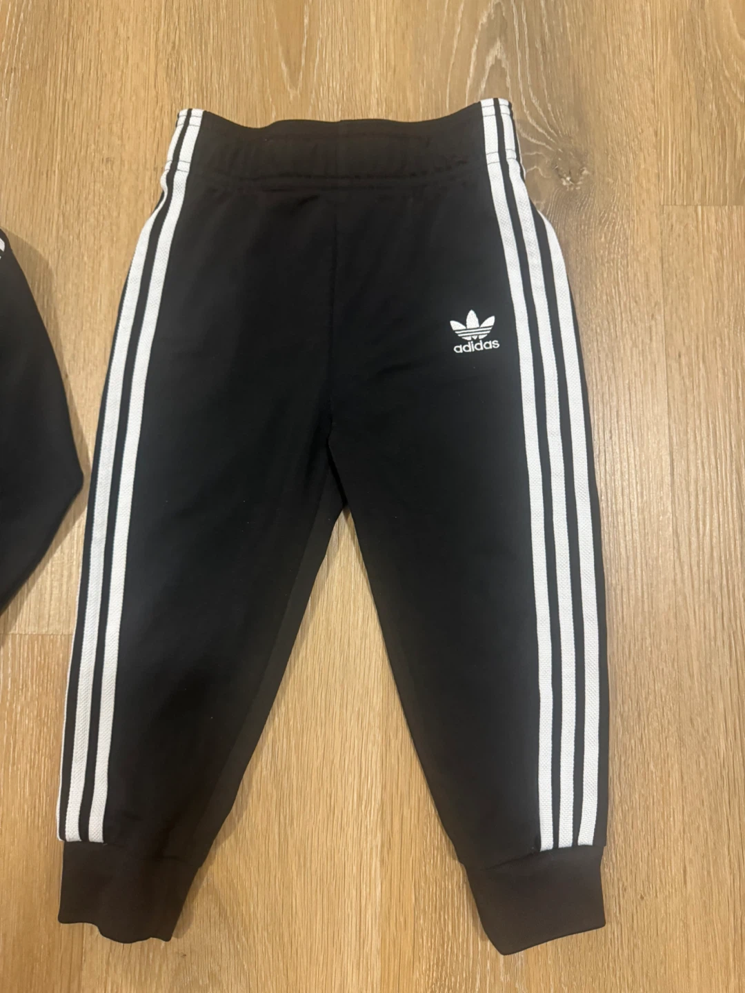 Adidas Toddler Black and White Two Piece Tracksuit Size 3T - photo 4