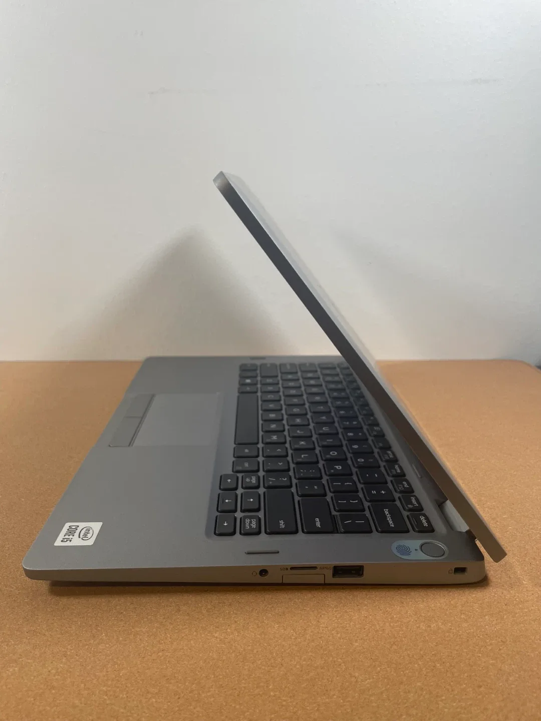 Touchscreen Dell Latitude 5310 2 in 1 Laptop - 16 GB RAM image indicator(4)