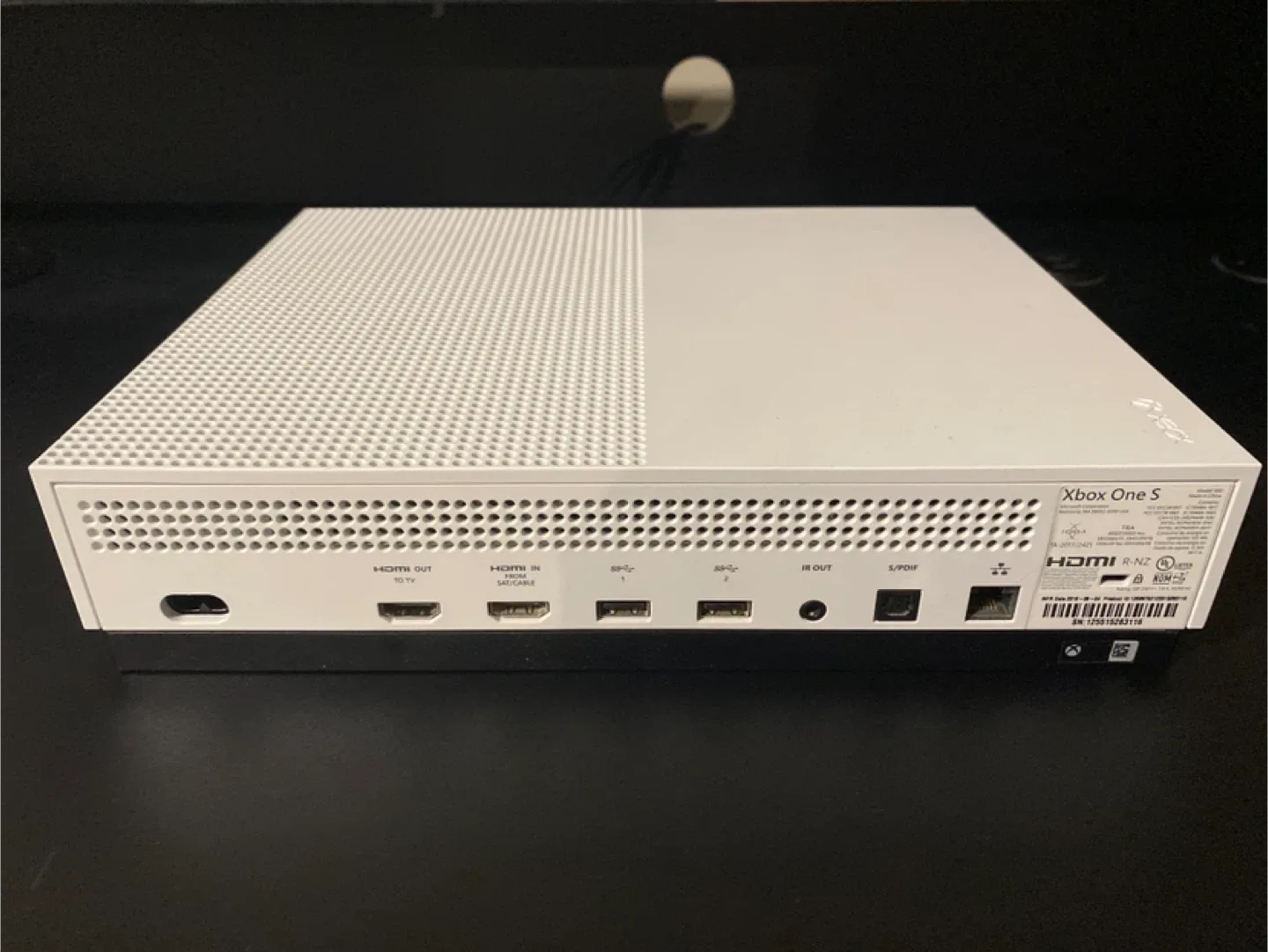 Xbox One S White Console image indicator(2)