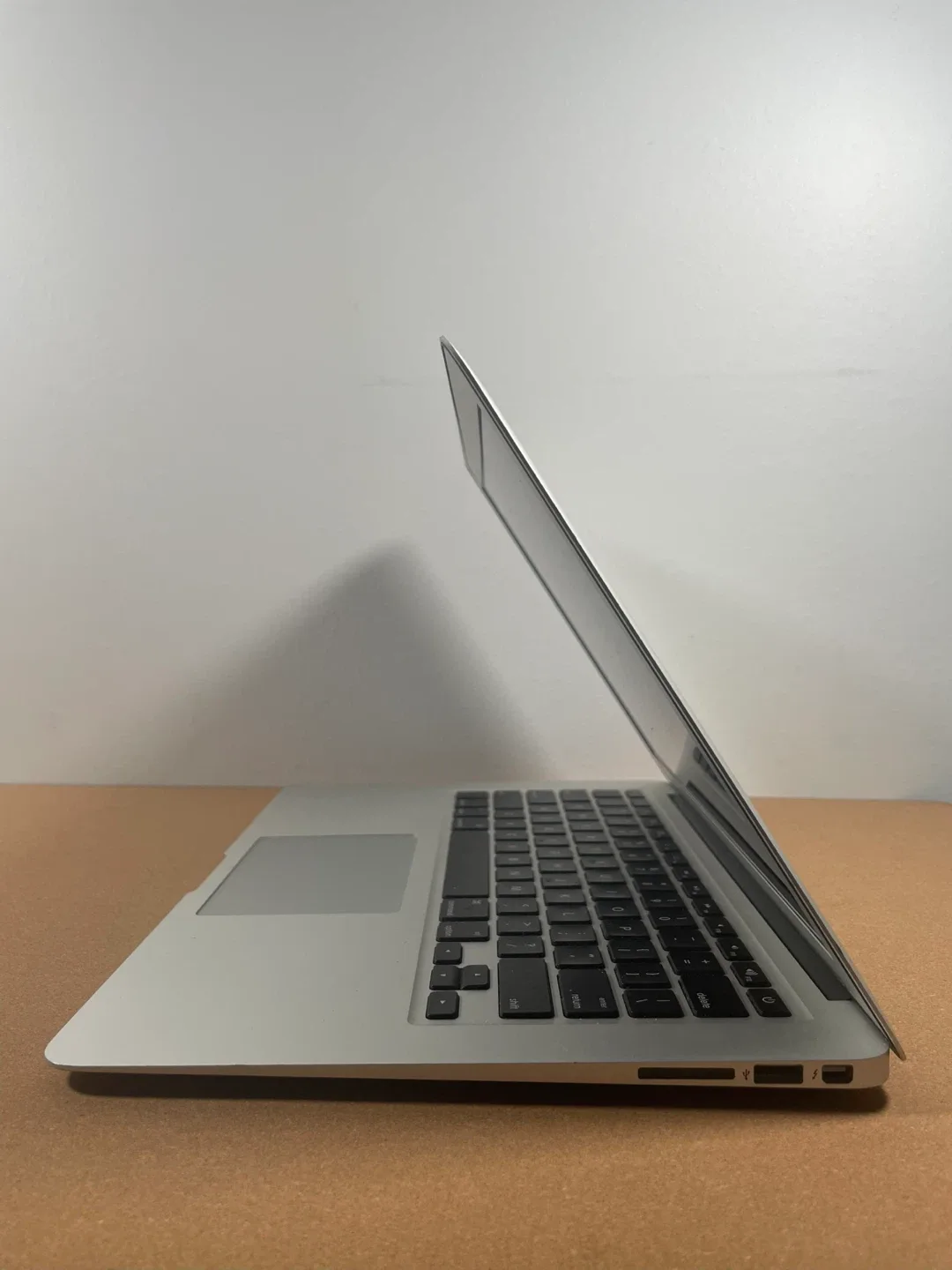 13” MacBook Air A1466 (2017) with MagSafe 2 Charger image indicator(5)