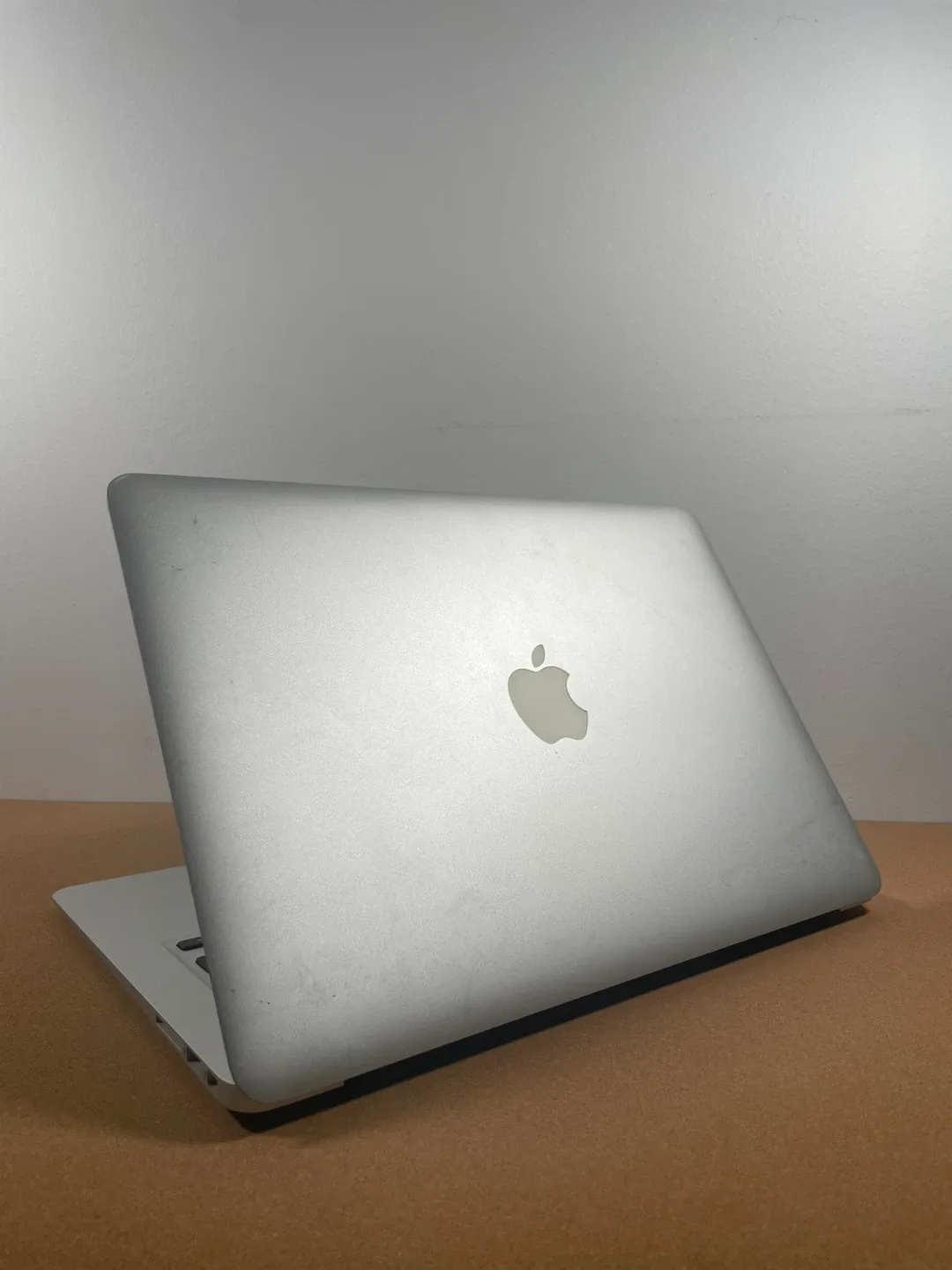 13” MacBook Air A1466 (2017) with MagSafe 2 Charger image indicator(2)