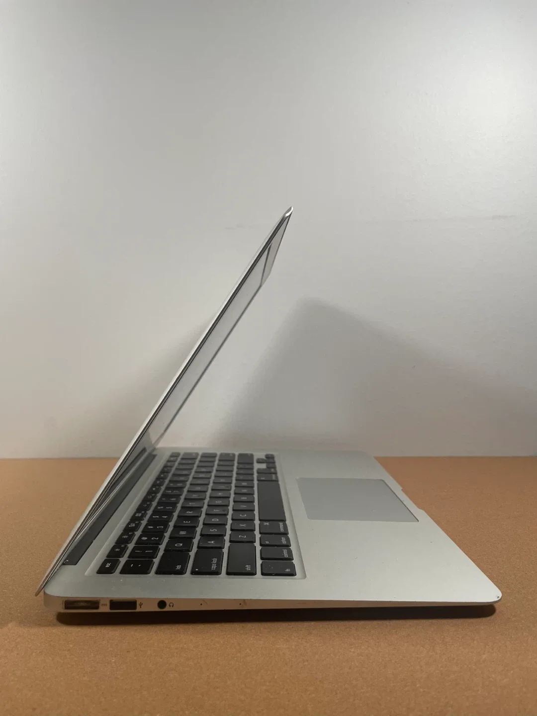 13” MacBook Air A1466 (2017) with MagSafe 2 Charger image indicator(4)