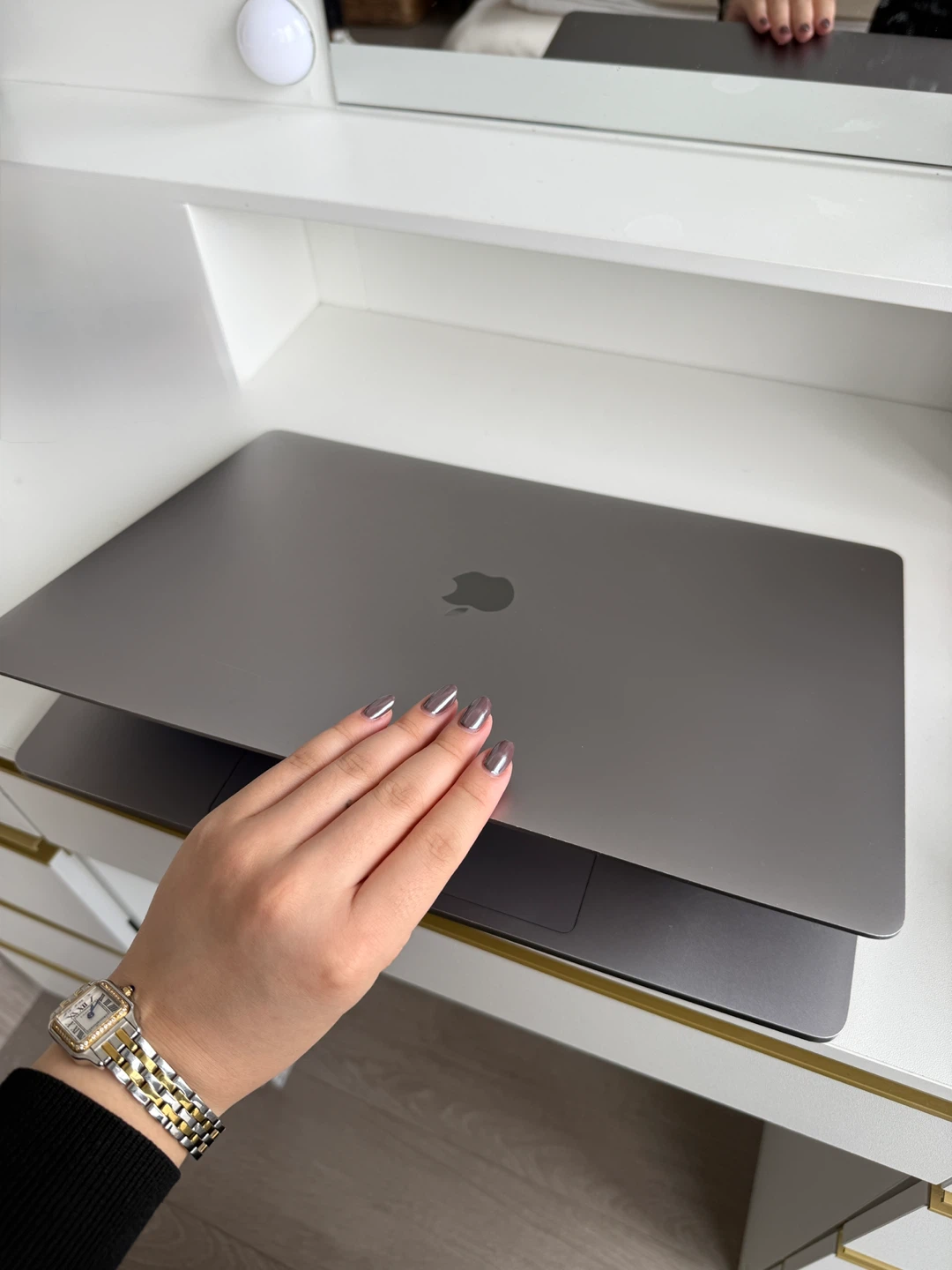 MacBook Pro 16 Inch - photo 2