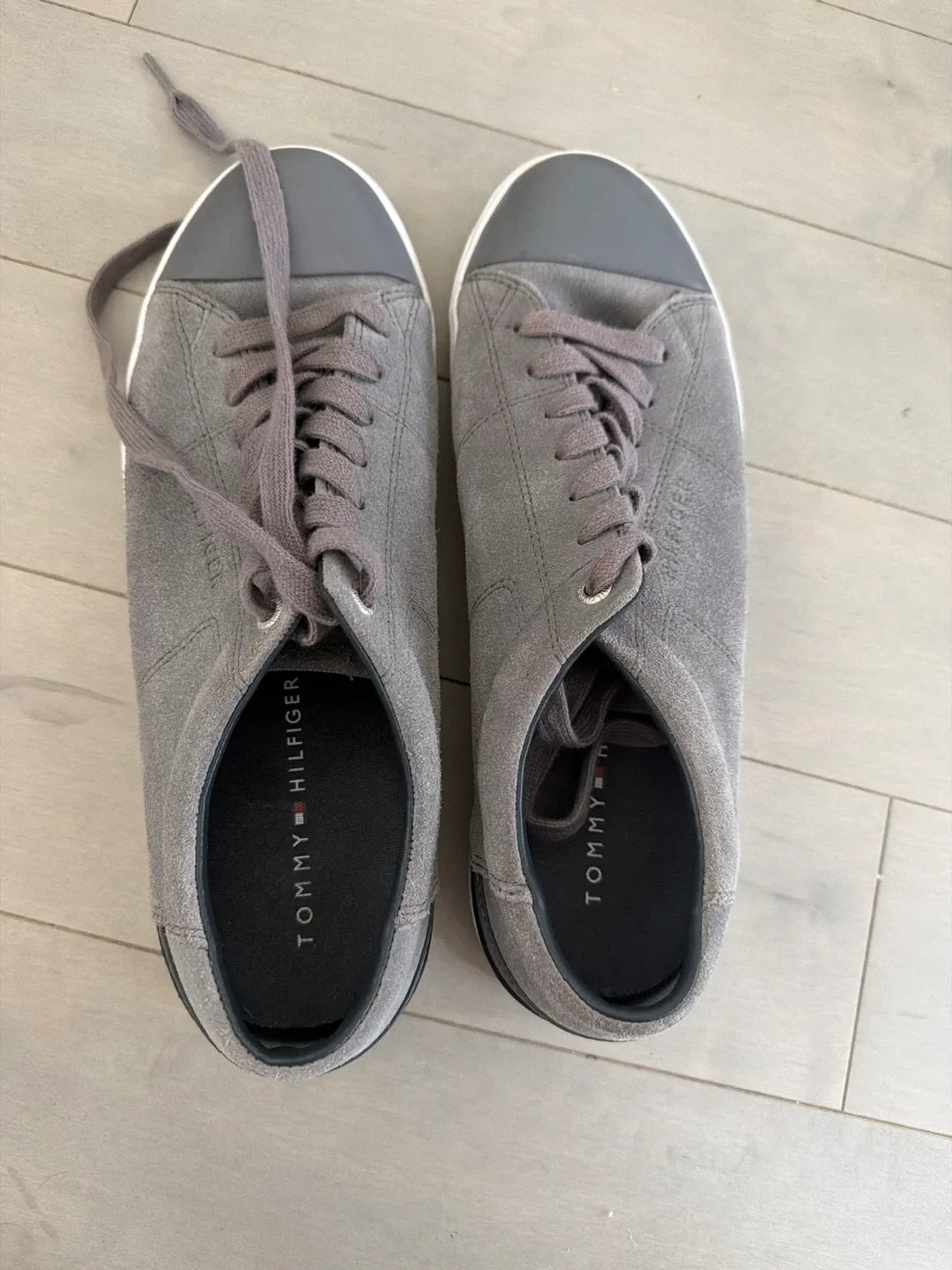 Tommy Hilfiger Grey Sneakers, Size 9 thumbnail