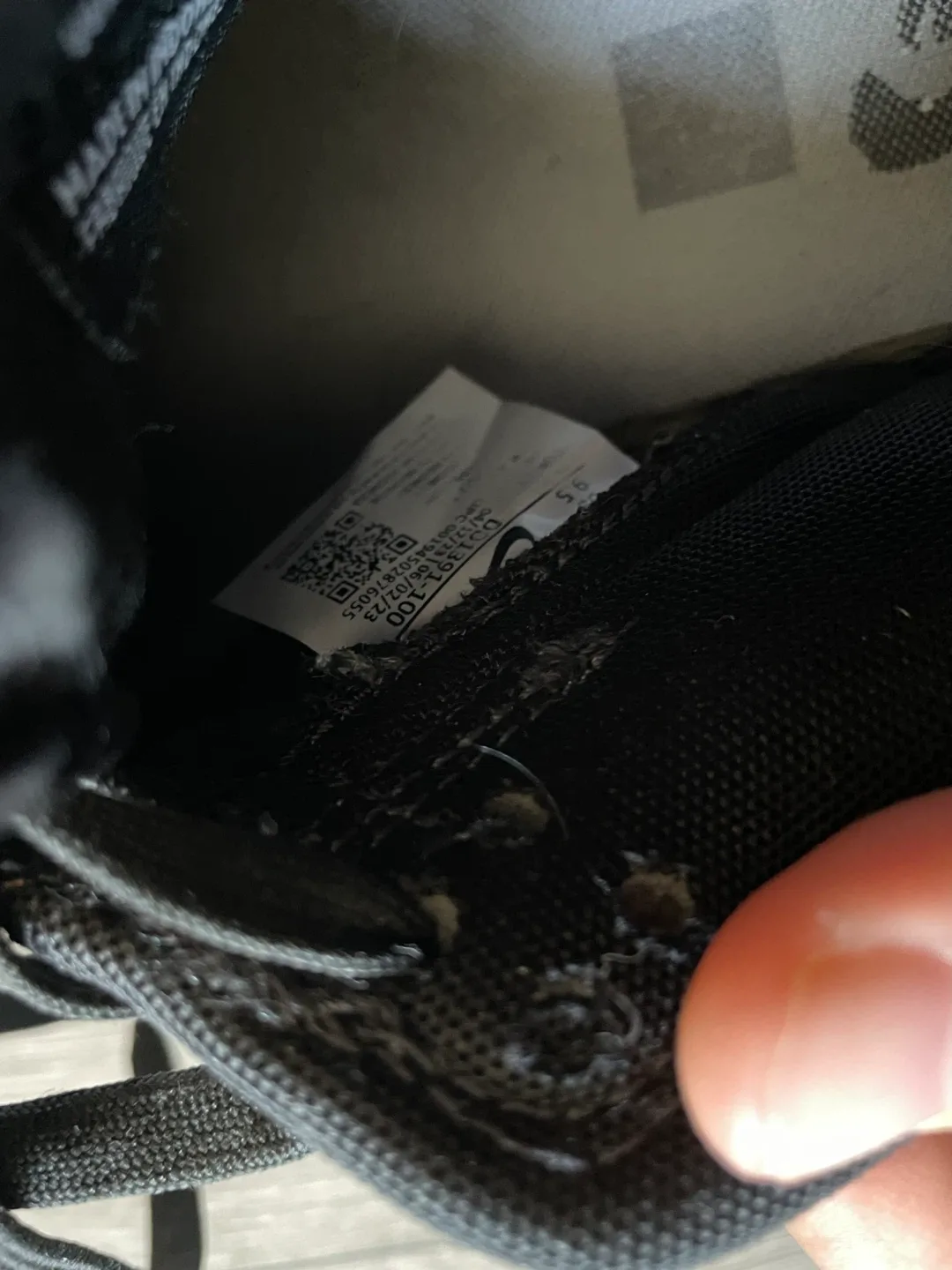 Nike Dunk Low Black/White Size 9.5 image indicator(2)