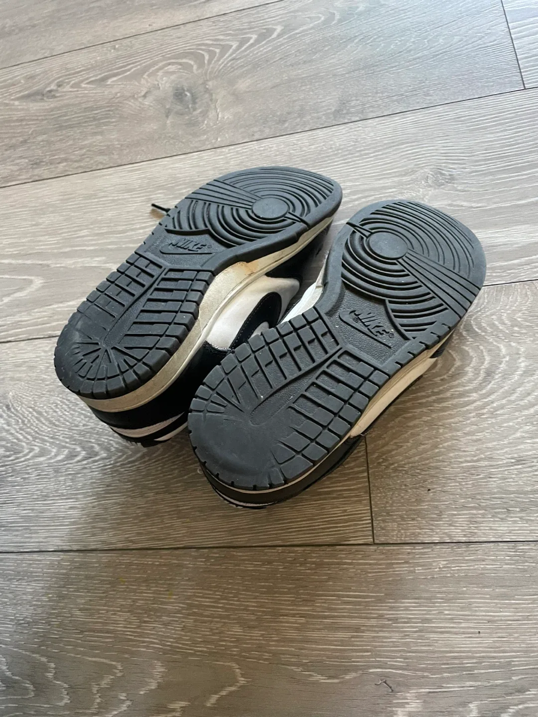 Nike Dunk Low Black/White Size 9.5 image indicator(3)