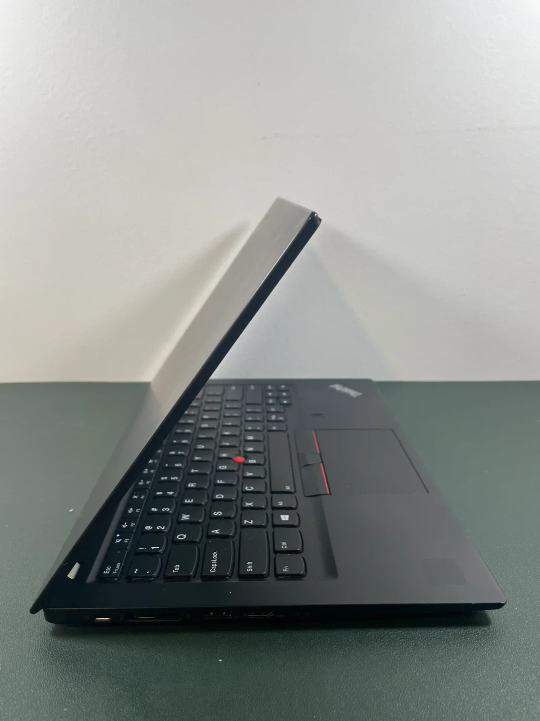 Performance Lenovo Thinkpad T490S - 16 GB RAM/i7 Processor image indicator(3)