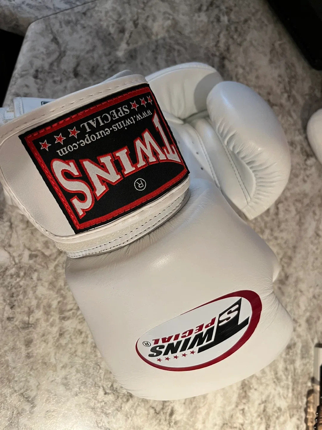 Twins special leather boxers gloves image indicator(2)